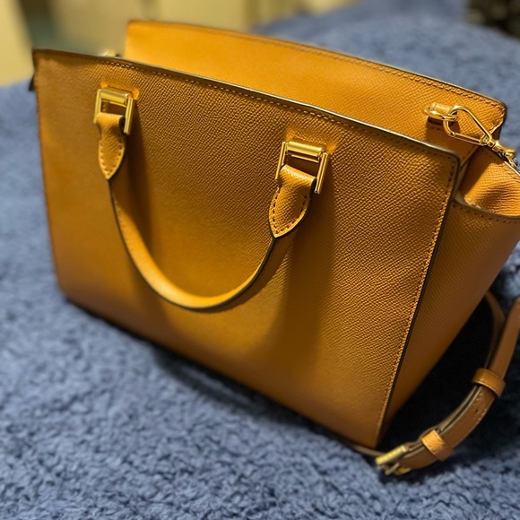 Larch Acorn color beautiful large Michael Kors Bag only worn once with dust bag - Picture 4 of 6